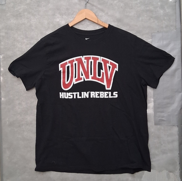 The NIKE Tee : UNLV HUSTLIN' Rebels T-Shirt : Size XL : Black - Picture 1 of 7